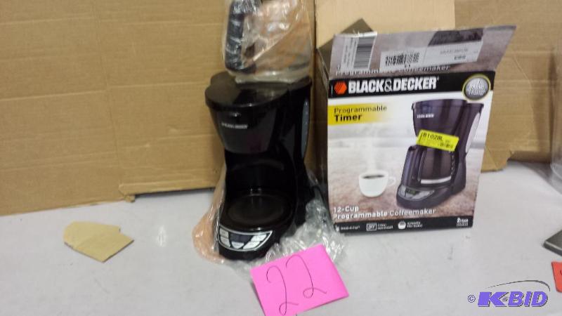 lot 22 image: Black & Decker  12-Cup Coffee Maker