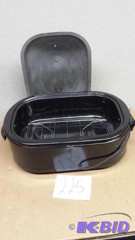lot 225 image: Oster 16 QT Self Basting Roaster Oven