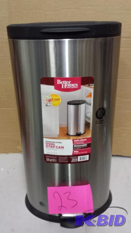 lot 23 image: Better Homes and Gardens Oval Trash Can
