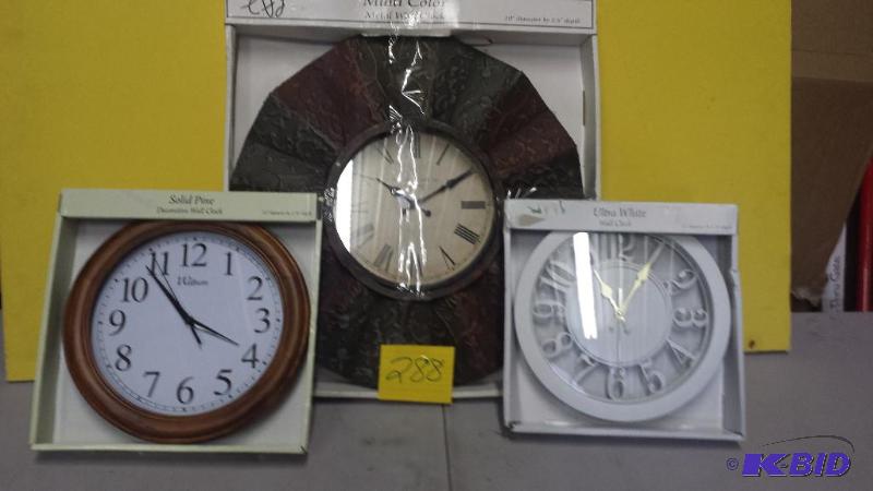lot 288 image: Lot of 3 Clocks