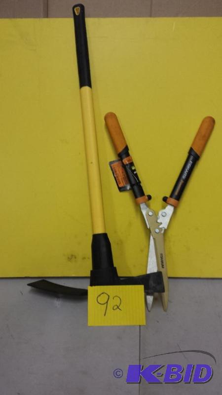 lot 92 image: Lot of 2 Yard Tools