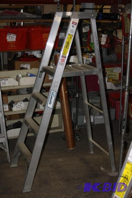 lot 326 image: 6 Ft. Metal ladder Load Capacity 300lbs.