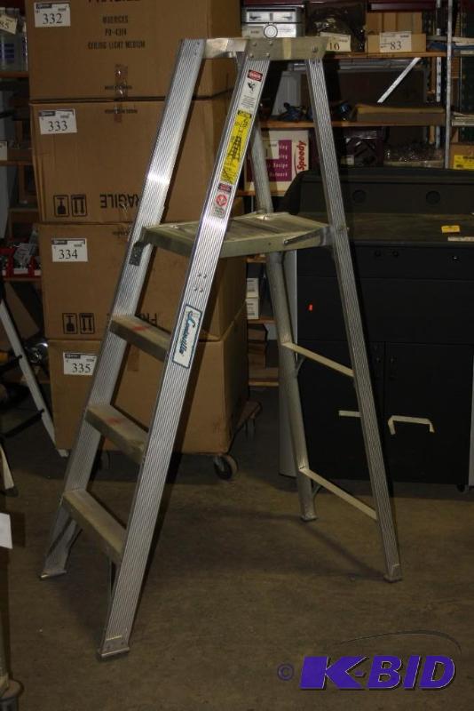 lot 328 image: Louisville Ladder Model AP1004 4 Ft.