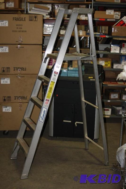 lot 329 image: Louisville Ladder Model AP1005 6 Ft 300 LBS Capacity.