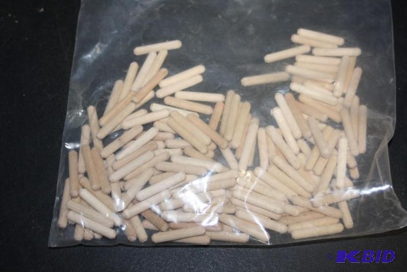 lot 371 image: Bag Lot of Wooden Peg Inserts for Shelving Units & Furniture