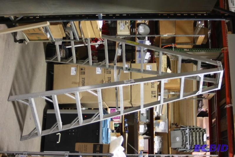 lot 409 image: Werner Craftmaster Metal ladder T310 250lb Capacity 10 Ft.