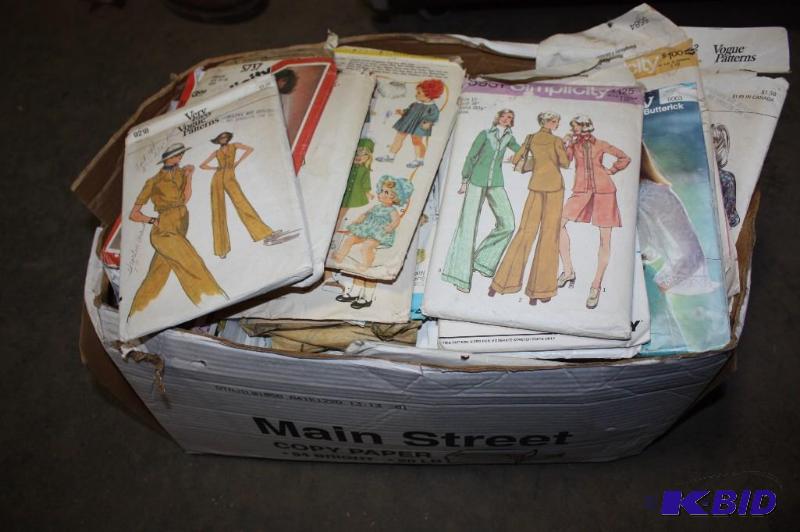 lot 438 image: Box Lot of Miscellaneous Vintage Fast & Easy Patterns For Womens Clothing 70s Style.