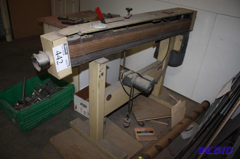 lot 442 image: Vega Enterprises Belt Sander wCord Model EB56 GE Motors Motor Model 5kC184BC217AU Beige