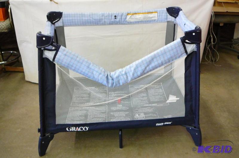 lot 14 image: Grayco Play Pen...
