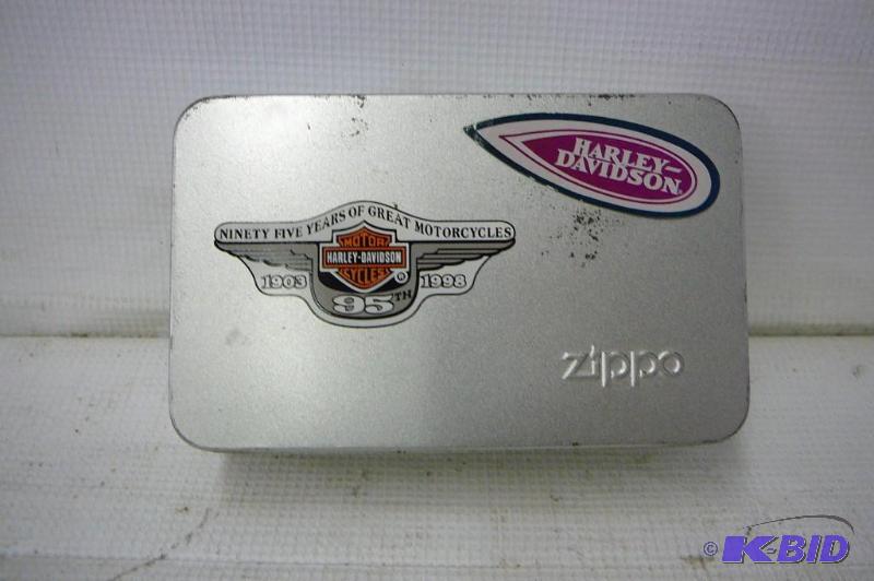 lot 27 image: Harley Davidson Zippo Gift set...