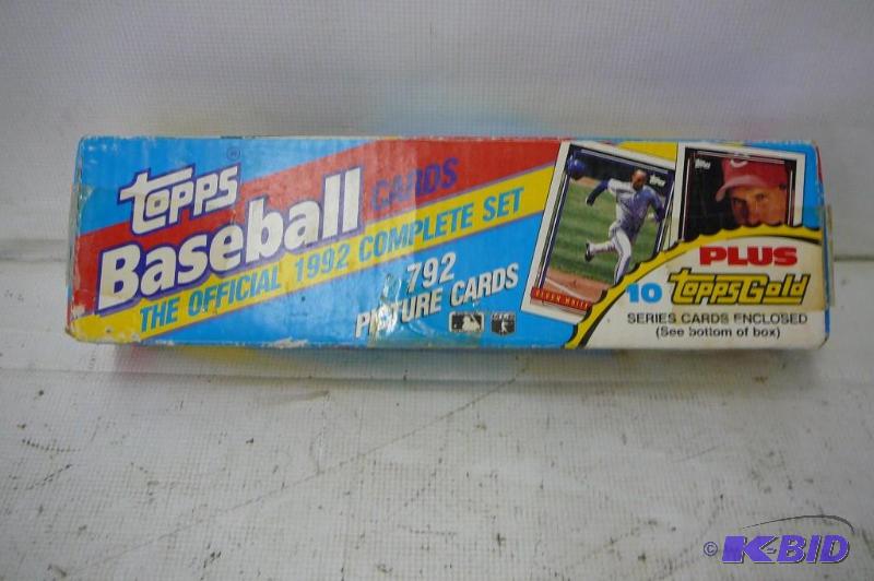 lot 56 image: Topps Baseball Cards 1992 Complete Set 792 ca...