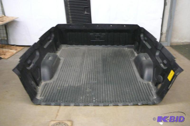 lot 59 image: 2014 GM with a 6 12 box pickup bed liner an...
