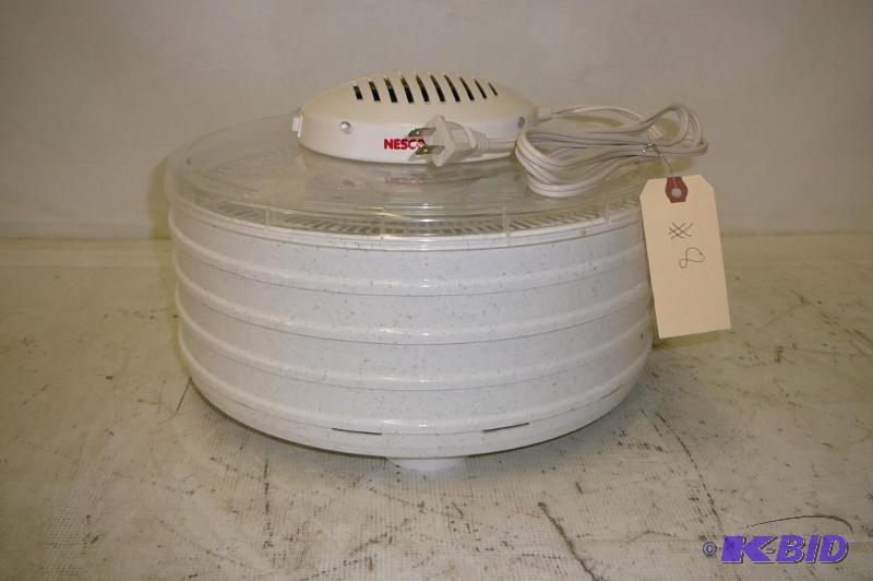 lot 8 image: Nesco food dehdrator works...