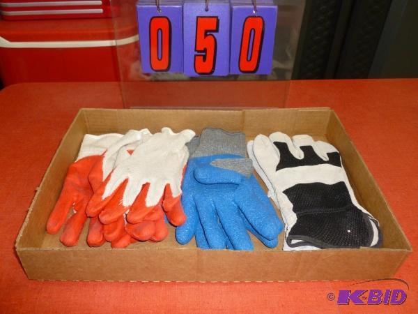 Flat of work gloves size large. As shown. Ter...