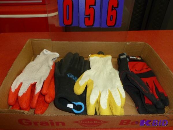 Flat of work gloves. Size small to medium. Ne...