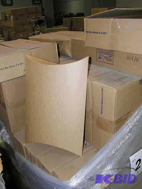 Folding gift boxes