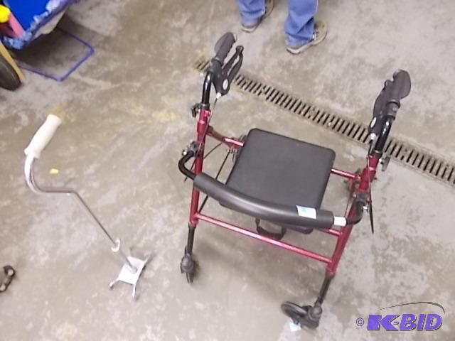 lot 16 image: Rolling Walker With Brakes & 4 Tipped Wal...