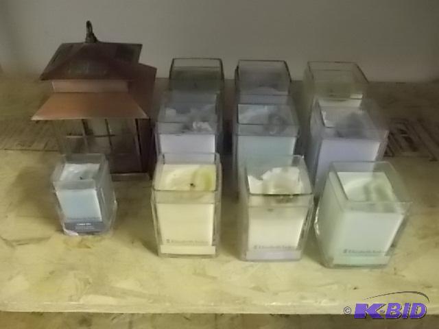 lot 19 image: Elizabeth Arden Candles & Lantern...