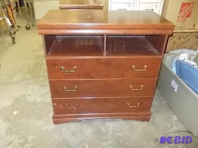 lot 33 image: Media ChestDresser 3 Drawer 40 x 20 x 40...