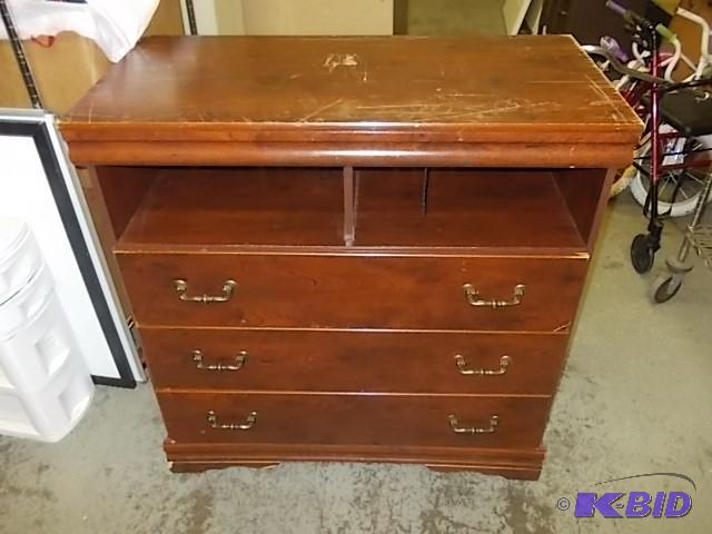 lot 34 image: Media ChestDresser 3 Drawer 40 x 20 x 40 Sam...