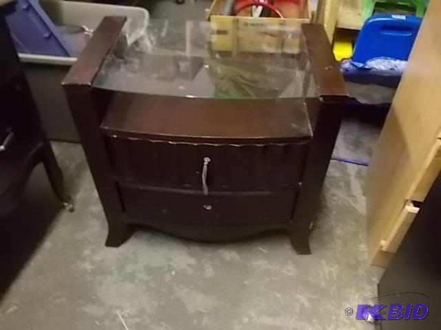 lot 43 image: Glass Top End TableNight Stand...