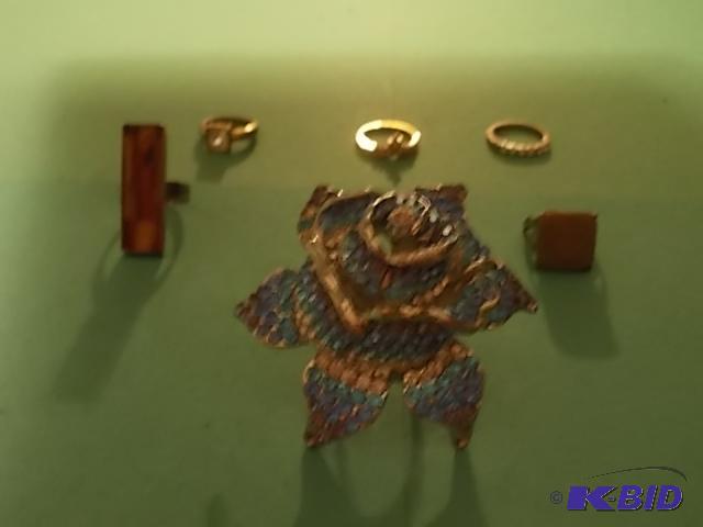 Large Floral &amp 5 Other Rings...