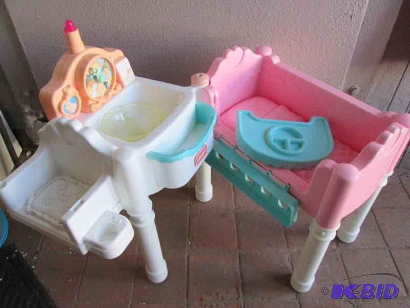 Plastic Playskool doll furniture...