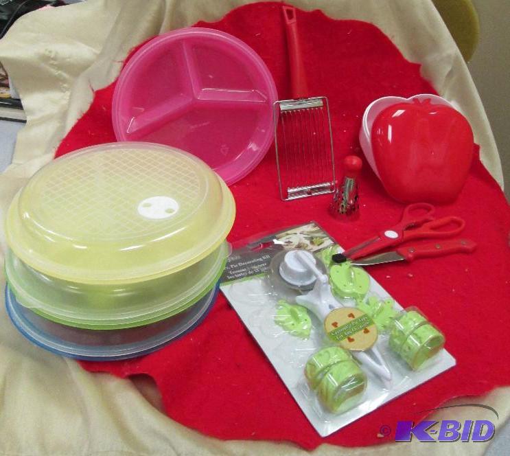 lot 105 image: 8 pc Microwave Vented Divided colorful plates...