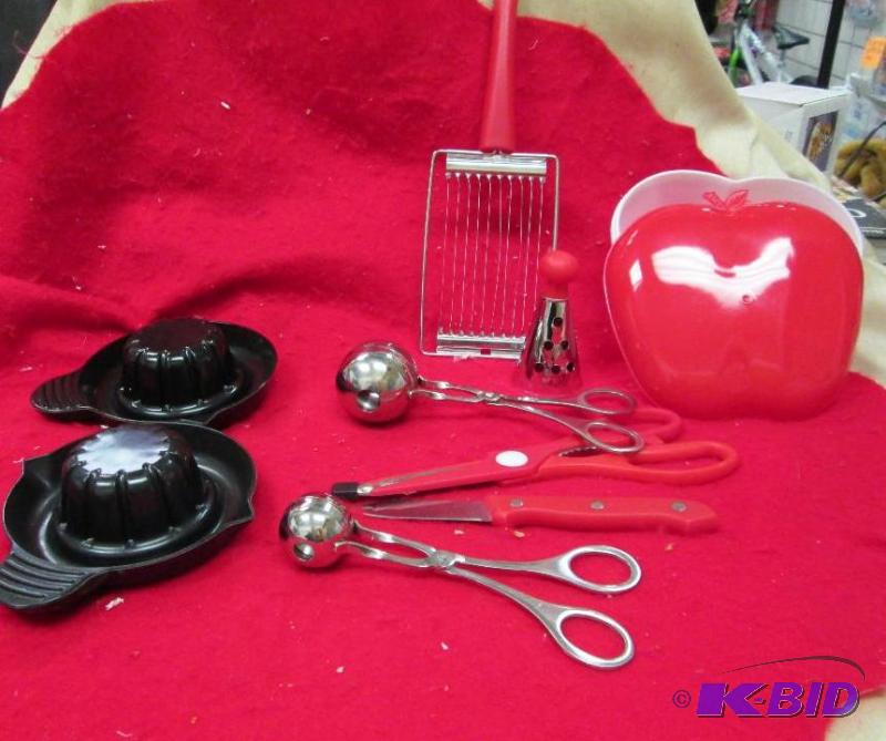 lot 107 image: Stainless steel Meatball maker set of 2 and P...