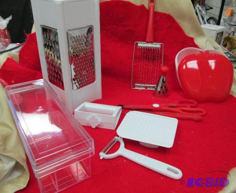 lot 109 image: 5 in 1 Grater with storage container and peel...