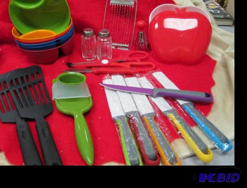 lot 110 image: 6 pc Knife set different colors, Multi color ...