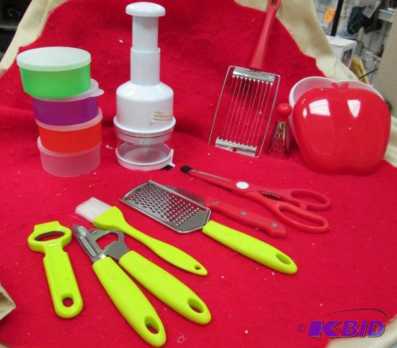 lot 112 image: Chopper and storage set, 5pc gift set, and mo...