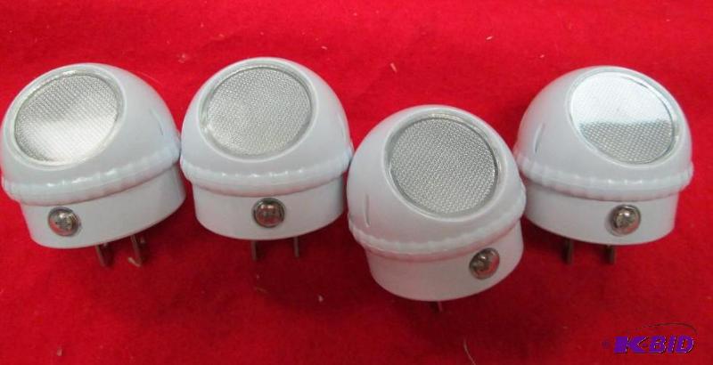 lot 120 image: Good choice LED automatic night lights set of...