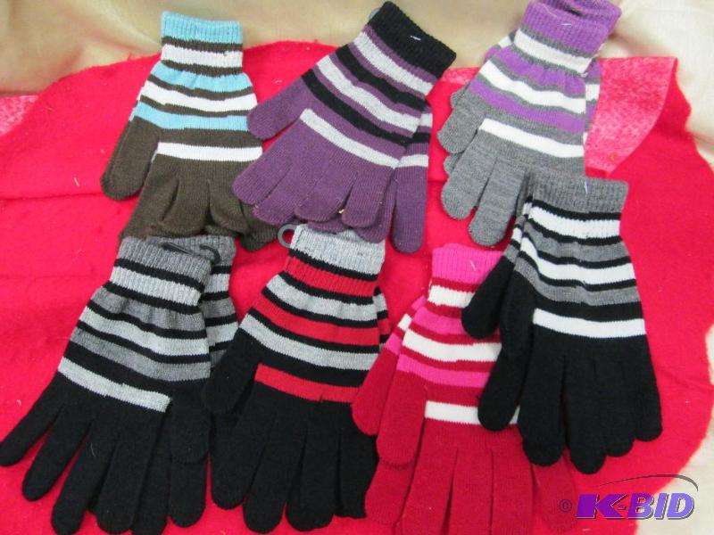 lot 136 image: 7 pairs of thin gloves in different colors...