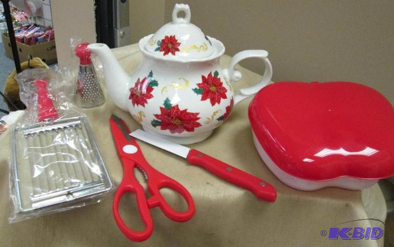lot 18 image: Teapot and 5pc gift set...