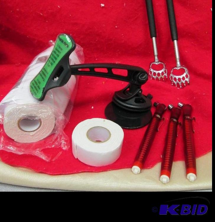 lot 196 image: Bear Claw telescopic black scratcher set of 2...