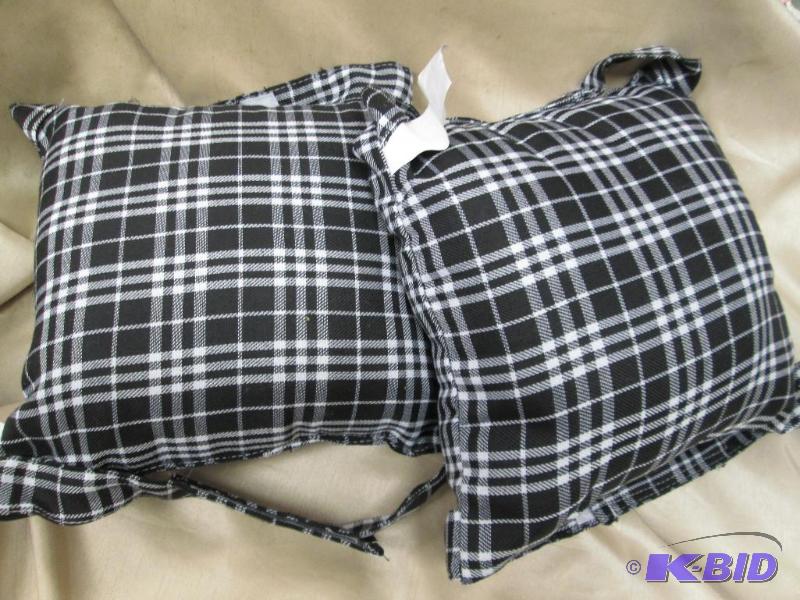 lot 212 image: Orthopedic knee pillows set of 3...