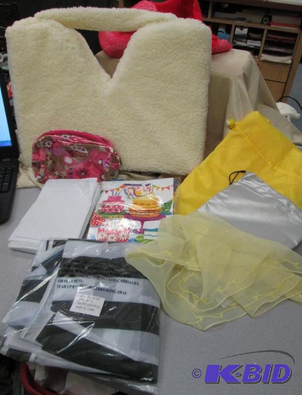 lot 217 image: Make-up bag, gift bags, mens handkerchiefs s...