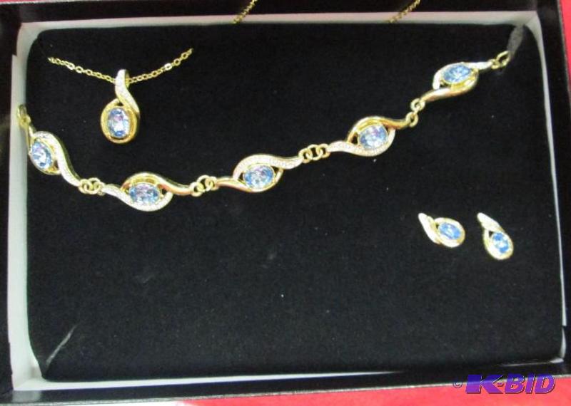 lot 35 image: Necklace, bracelet, and earrings gold chain w...