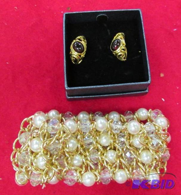 lot 46 image: Earrings and necklaces...