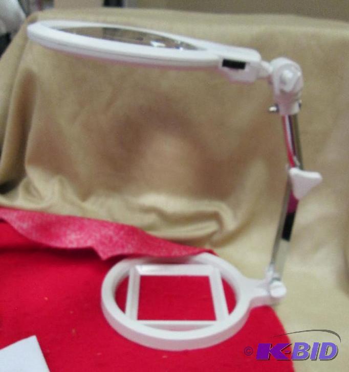 lot 52 image: hands free folding tabletop lighted led magni...