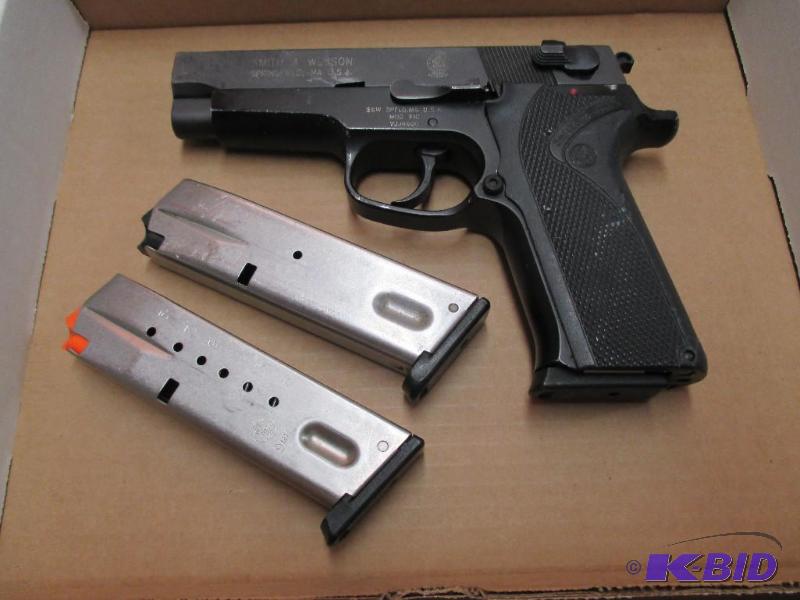 lot 15 image: Smith and Wesson 910 Semi-Auto Pistol, Calibe...