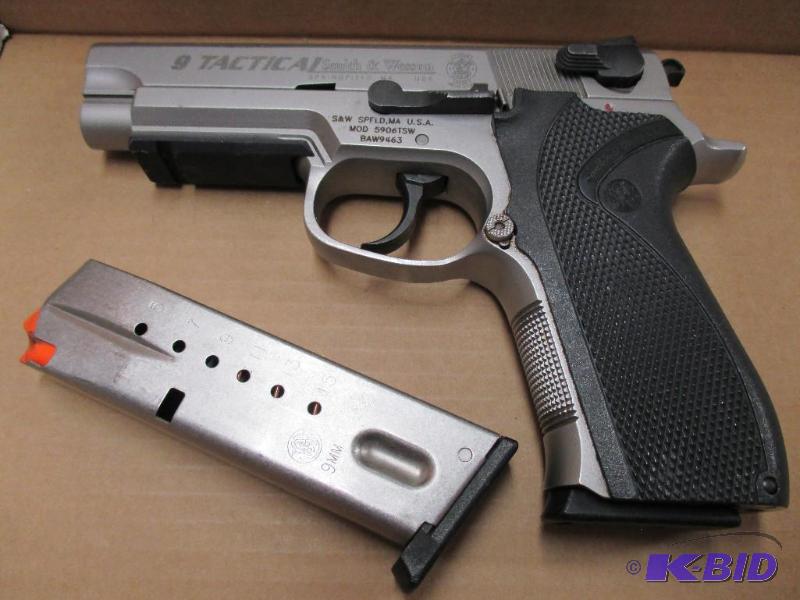 lot 17 image: Smith and Wesson 5906TSW semi-auto pistol, Ca...