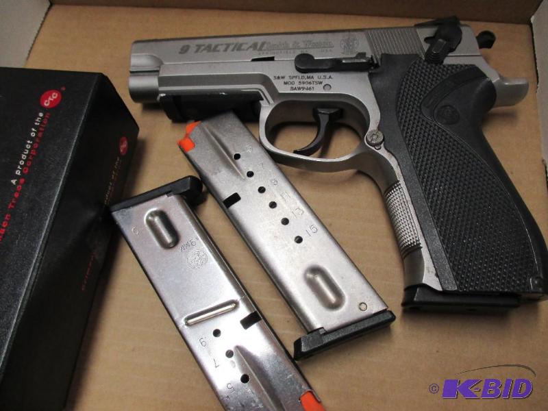 lot 19 image: Smith and Wesson 5906TSW semi-auto pistol, Ca...
