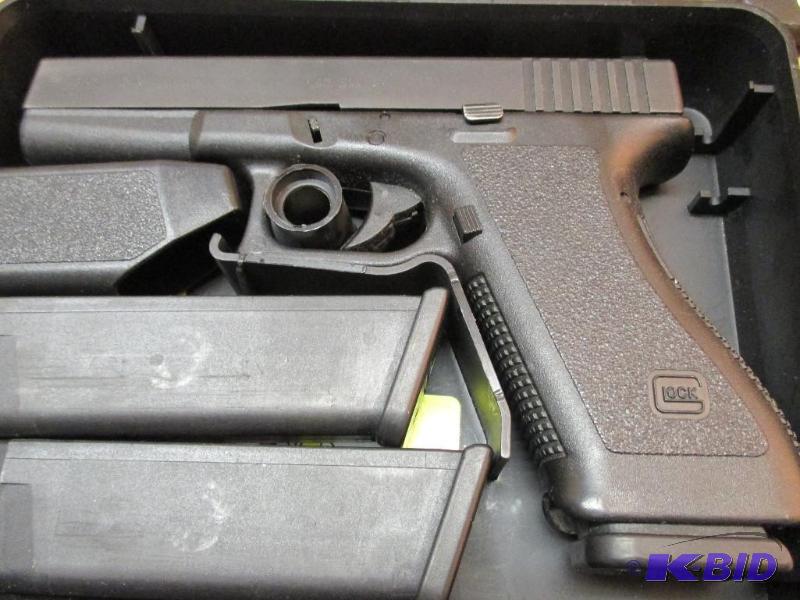 lot 21 image: Glock 22, Gen2 semi-auto pistol Caliber .40 ...