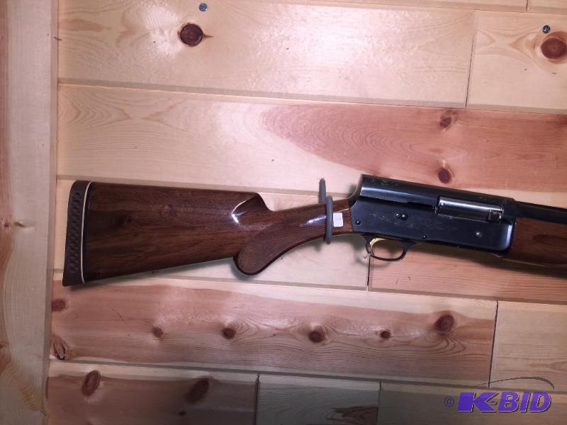 lot 8 image: Browning Auto-5 Magnum Twelve Invector Specia...