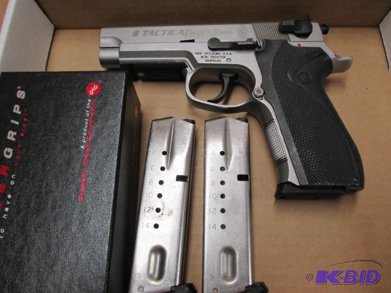 Smith and Wesson 5906TSW semi-auto pistol