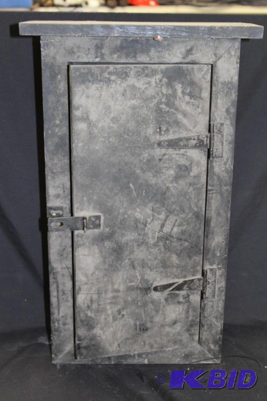 lot 121 image: Large Wooden Box with Door, Would be Great fo...