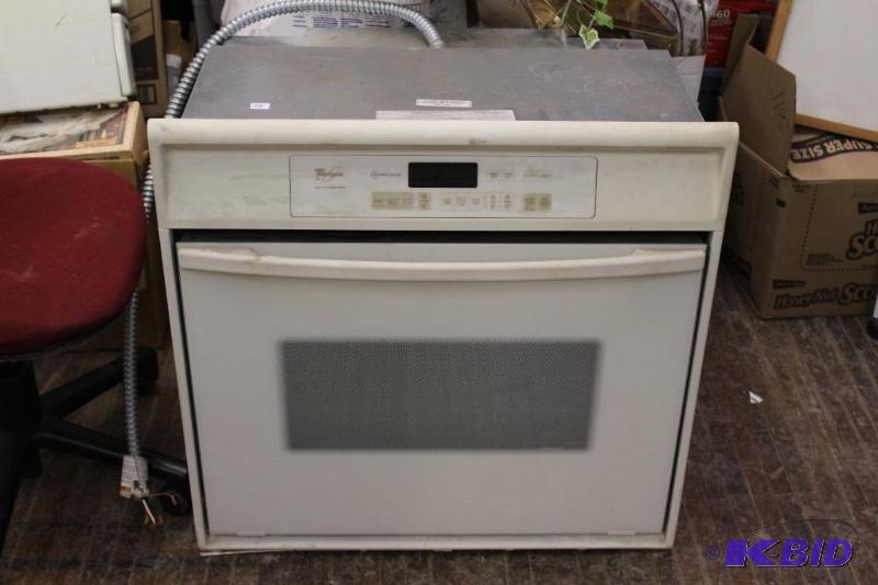 lot 26 image: Electric Built in Whirlpool Oven, 220v ...
