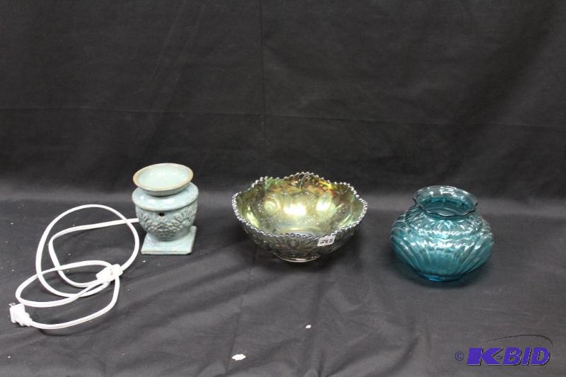 lot 288 image: Carnival Glass Bowl, etc.....